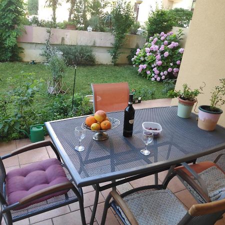 Spacious Apartment With Big Garden Near Beach Спліт Екстер'єр фото