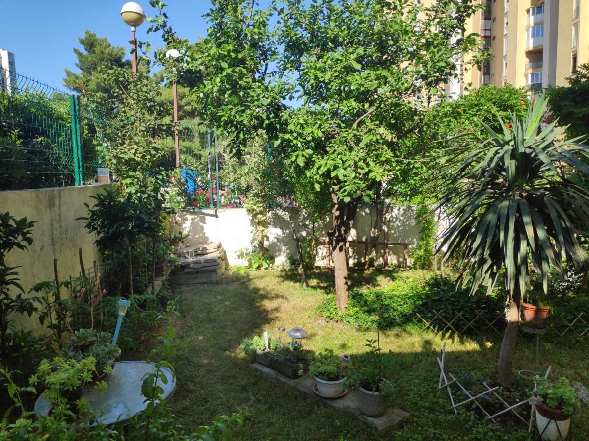 Spacious Apartment With Big Garden Near Beach Спліт Екстер'єр фото